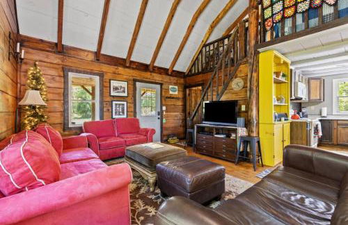 Knotty By Nature- Pet Friendly, Firepit, 150 Acres - Foto 7