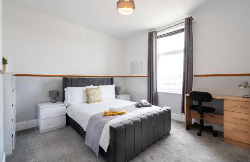 Spacious 4BR, Parking, Near Centre, Accommodates 7 - Foto 1