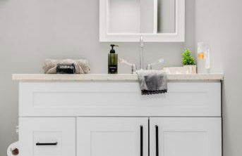 Modern 1 Bedroom Apartment with 2 TVs Fast WiFi and Free Parking - Foto 14