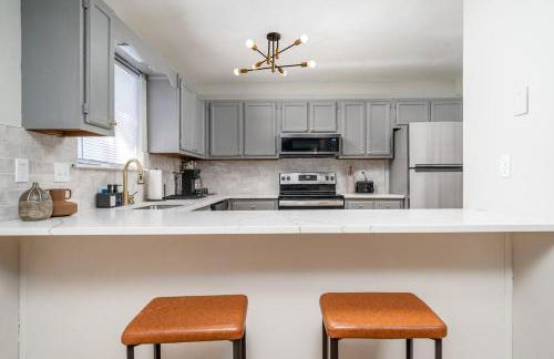 Heritage Haus - Luxe 2BR w Deck, Pets OK, Wi-fi, Near Marietta Sq - Foto 19