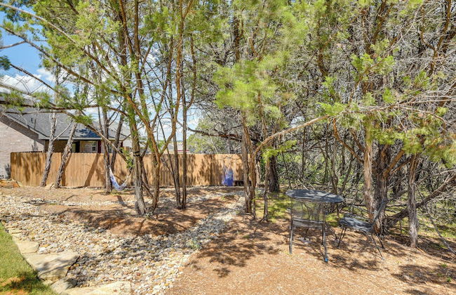 Hot Tub and Fire Pit! Cozy Granbury Escape Near Lake - Foto 57