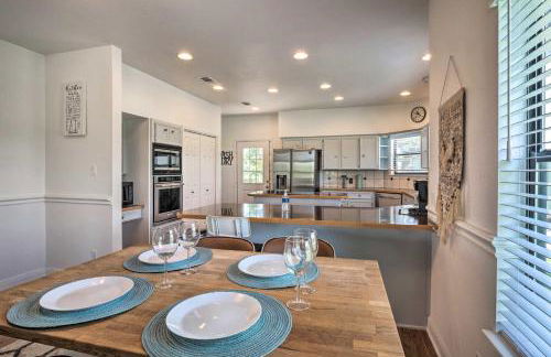 Gingerland Ranch in Del Valle Game Room and Porch - Foto 7