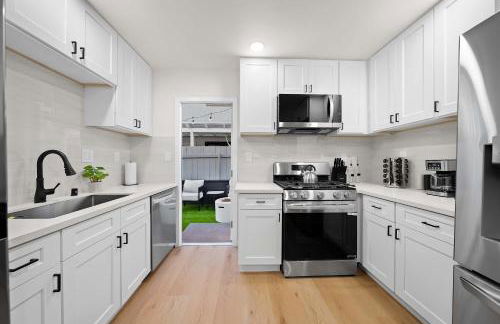 Explore North Park Chic 2br with Fire Pit Sleeps 6 - Foto 23