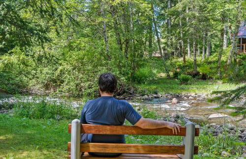 Creekside Cabin with Hot Tub-Fireplace-Pool Table - Foto 21