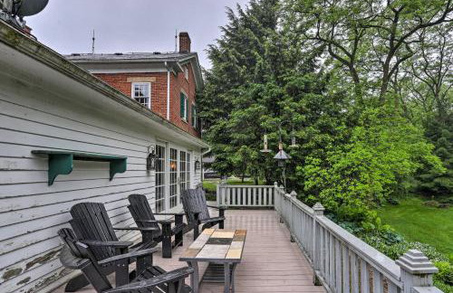 Timeless Winesburg Farmhouse with Deck - Foto 30