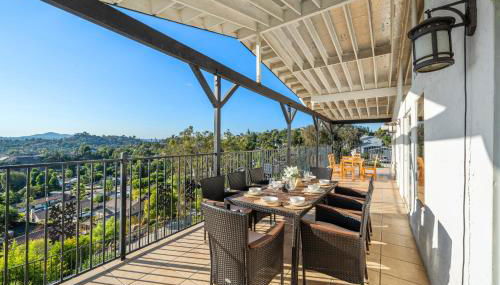 Entire Private Home with 4 Bedrooms 2 Bathrooms, Pool, View, 4 Parking, King Bed, Big Yard, Available Now - Foto 2