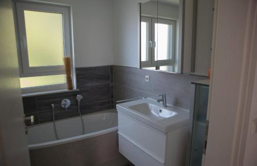 moderne Neubau-Wohnung mit Kamin und 35qm Dachterrasse - Foto 19