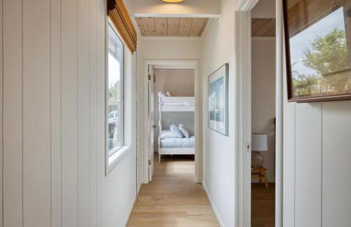 Dockside getaway with hot tub & dock - Foto 25