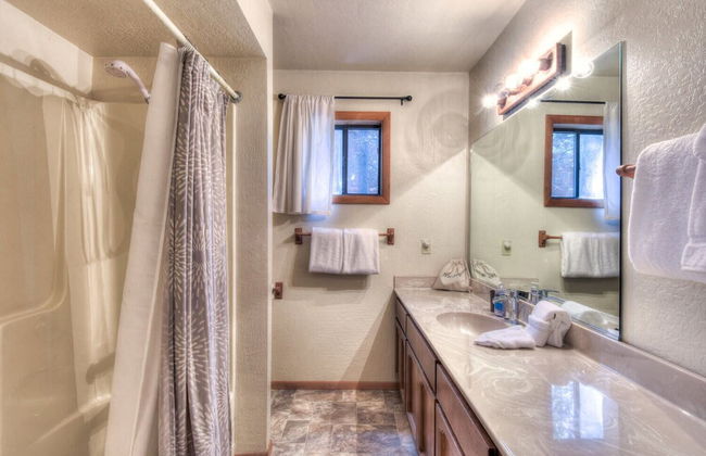 Northwoods Hangout Near Tahoe Donner - Foto 15