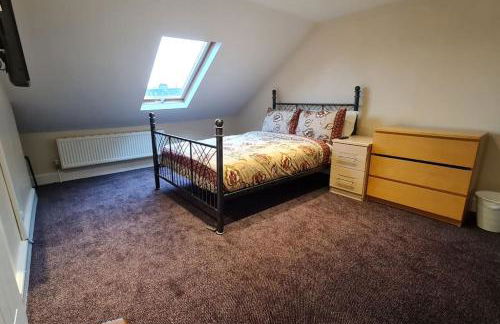 Luxury London House Sleeps x 16, Free Parking, Free Wifi, Garden Patio, Close to tube line easy access to Central London - Foto 56