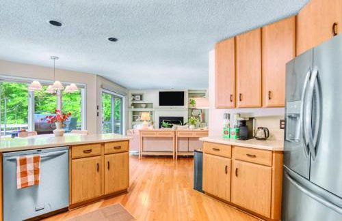 7 Bdrm, Pickleball, Bball, HotTub, FirePit, Golf! - Foto 34