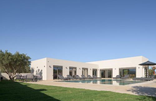 CaMa Villa, Pool, Landmark Views & Iconic Design, By ThinkVilla - Foto 8