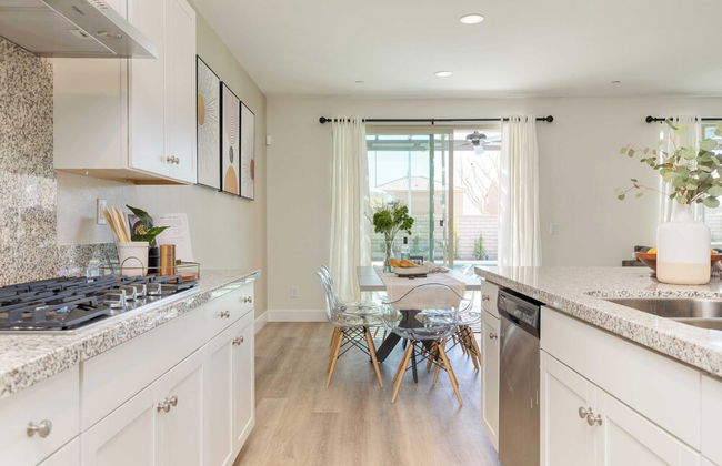 Desert Eden by Avantstay 6BR w/ Ensuite Backyard Oasis w/ Pool & Hot Tub! - Foto 14