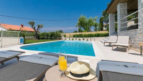 Traumhafte Villa mit beheizbarem Privatpool, Outdoor-Gym, Meerblick, in Umgebung von Weinbergen - Foto 4