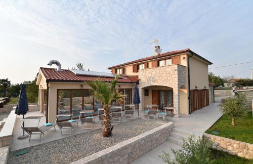 Villa Muskatel KRK -with heated covered pool - Photo 6