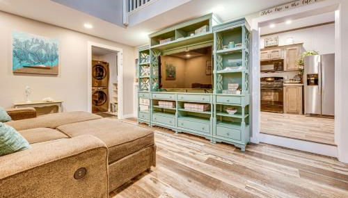 Walk to Lake Beaches Cabin with Patio in Belmont! - Foto 3