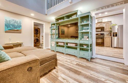 Walk to Lake Beaches Cabin with Patio in Belmont! - Foto 3