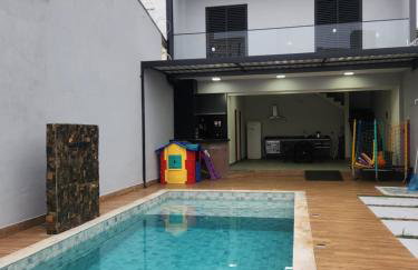 Sobrado novo e lindo com piscina - Foto 5