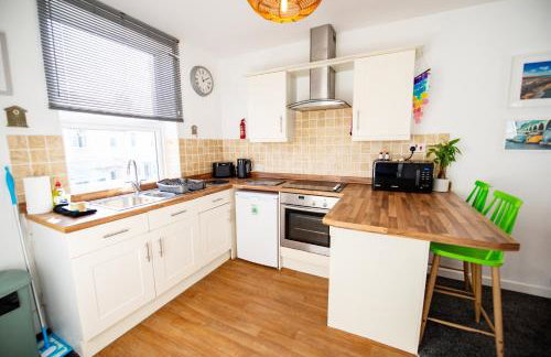 Seaside Home with Parking Near Tolcarne Beach - Foto 11