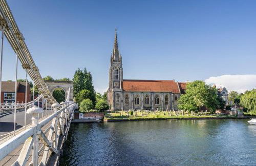 Marlow Family Retreat, Short Stroll into Town - Photo 7