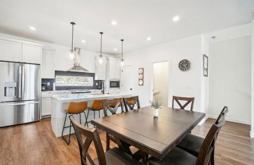 The Charleston by Crafty Casitas, near Snowbasin, 2 Kings and a Queen - Foto 1