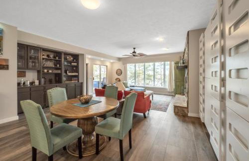 Lake front Keowee Condo with Balcony & Resort Amenities! 20 min to Clemson condo - Foto 18