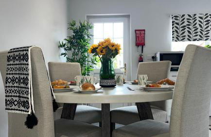 The Cheshire Gathering - Hot Tub 8 Bedroom - Photo 36