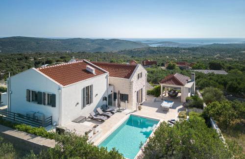 Villa True Oasis with Heated Pool - Photo 54