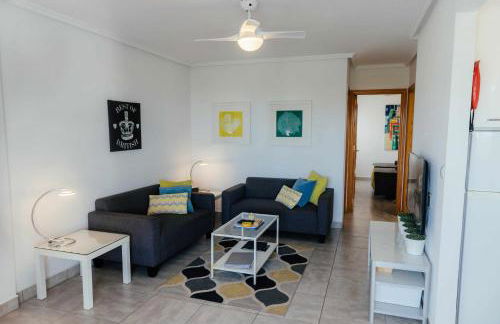 Stunning 2 bedroom apartment with Pool View - Photo 12