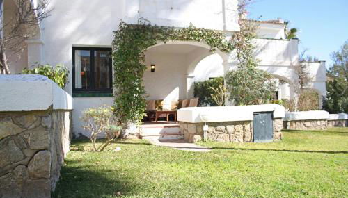 Beautiful seafront house - Photo 3, Garden