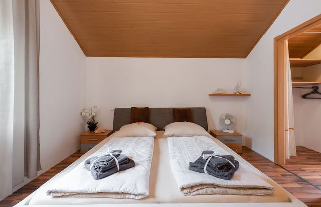 Modern Holiday Home in Pinsdorf With Garden - Photo 9