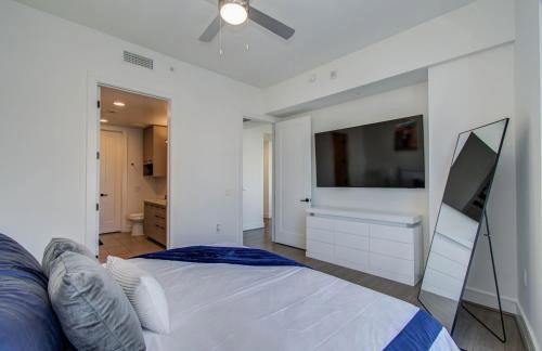 Downtown Luxury High-Rise with Panoramic Views - Foto 16