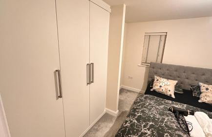 4 Bed Room Service Accommodation - 2 Parkings - Fibre Wi-Fi - Workstation - Foto 12