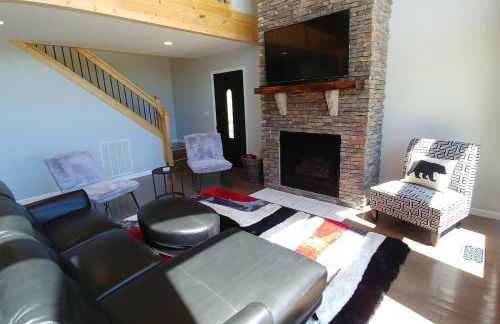 Peace of Heaven, Modern Chic Cabin, Majestic Mountain Views, Hot Tub, Fire Pit, Outdoor Games, Close to Town - Foto 48
