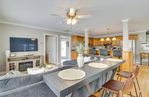 Water-View Deale Home Walk to Marina, Restaurants - Foto 1