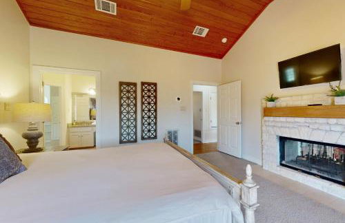 Regal Riverfront Retreat - Foto 12