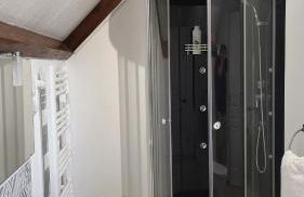 Lovely Modern 6-Bed Retreat Near 3 Swimming Lakes, Perfect for Families - Foto 26