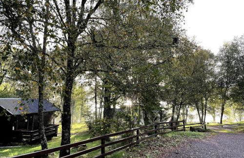 Belle 2 bedroom log cabin with hot tub, forest and loch - Foto 47