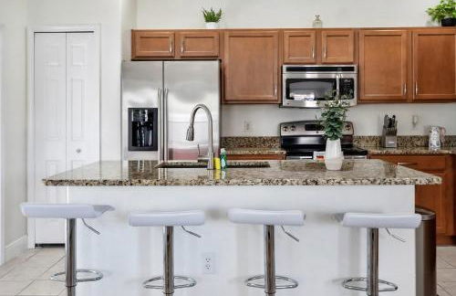 Spacious 4BR Home Perfect for Families - Foto 8