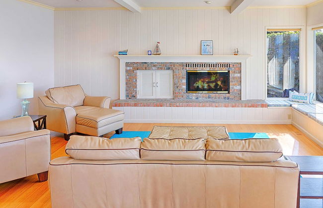 Four Stone Beach House - Photo 23