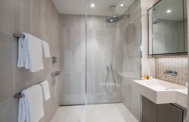 Stylish Studio Apartment With River Views in Londons Bustling Docklands - Foto 18