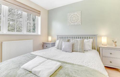 Charming 3-Bed Home with Garden & Parking - Foto 2