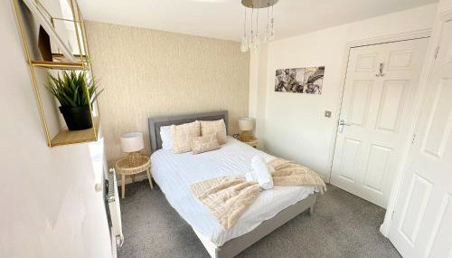 Luxury 4 Bed House - Free Parking - Contractors - Relocators - Foto 3