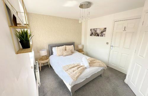 Luxury 4 Bed House - Free Parking - Contractors - Relocators - Foto 3