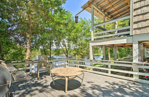 Waterfront Cottage in Fort Towson with 2 Decks! - Foto 1