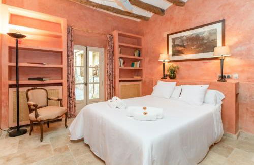 Casa de Piedra ubicada en el exclusivo wine village de Viladellops, te ofrece una experiencia única, donde el lujo y la tradición se fusionan en un entorno natural privilegiado - Foto 26