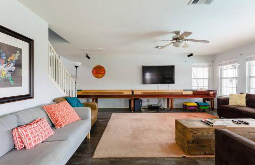 Amazing House with Pool, Arcade, Hot Tub and More - Accomodates 16 guests - Photo 43