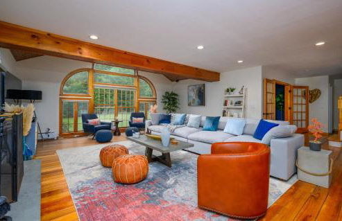 Lux estate! Hot tub, 8 acres, firepit, game room, private pond, EV, lots of privacy, 10 mins to town - Foto 12