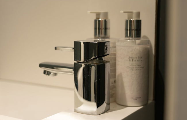 Contemporary Bright House 20 Min To Manc - Photo 32