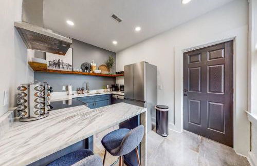 Luxury 8 Bed/4 Ba NuLu Home Private yard/parking - Foto 23